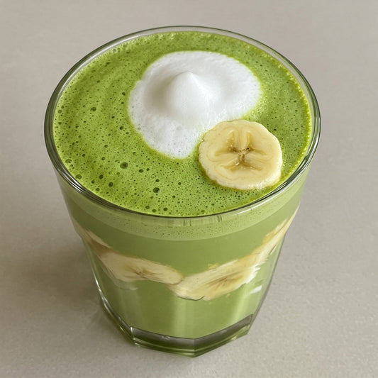 Bananowe Matcha Latte: Przepis na Kremowe i Energetyczne Pobudzenie!